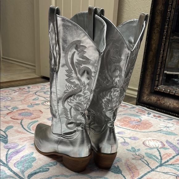 Silver and Black Embellished Women's Cowboy Boots - Picture 5 of 14